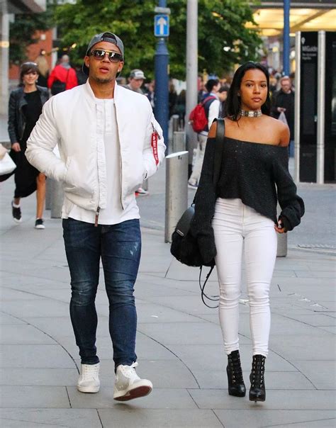 memphis depay boyfriend.